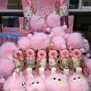 LIP GLOSS COM CHAVEIRO POMPOM LOVE RAIN