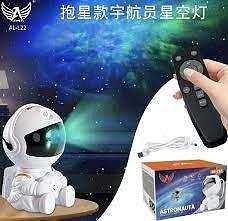 Mini Astronauta Projetor de Luzes Estrelas Galáxia c/ Controle (AL-L22