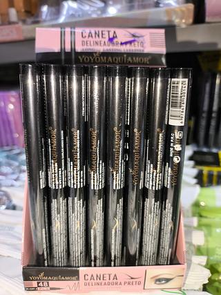 Delineador preto YOYOMAQUIAMOR