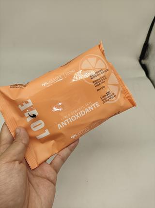Lenço Demaquilante Antioxidante contém 20 lenços umedecidos Max Love